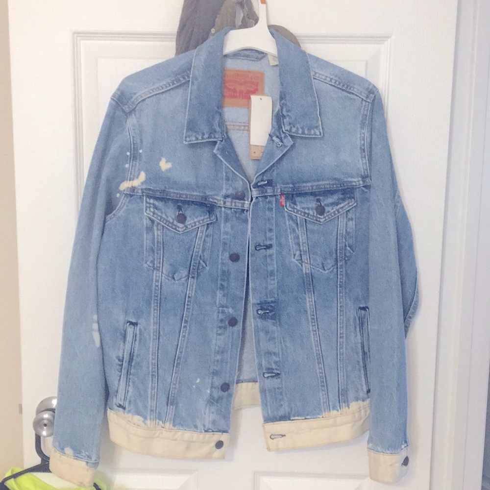 Levi’s trucker jacket denim, NOTE:!item is gently used; No Longer has the tags - Picture 5 of 5